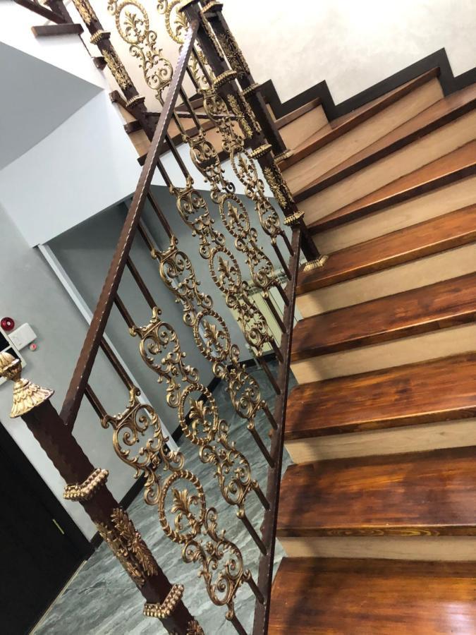 Hotel Lion อัลมาตี ภายนอก รูปภาพ