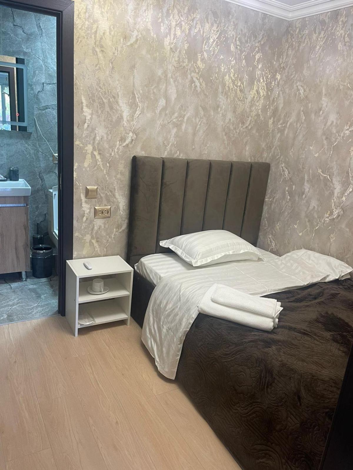 Hotel Lion อัลมาตี ภายนอก รูปภาพ